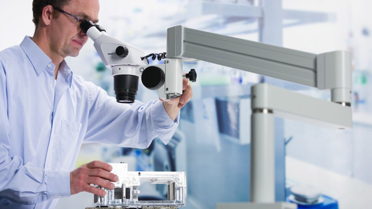 Zeiss Stativ U, Federgelenkarmstativ mit Tischbefestigung zum Klammern oder Aufschrauben