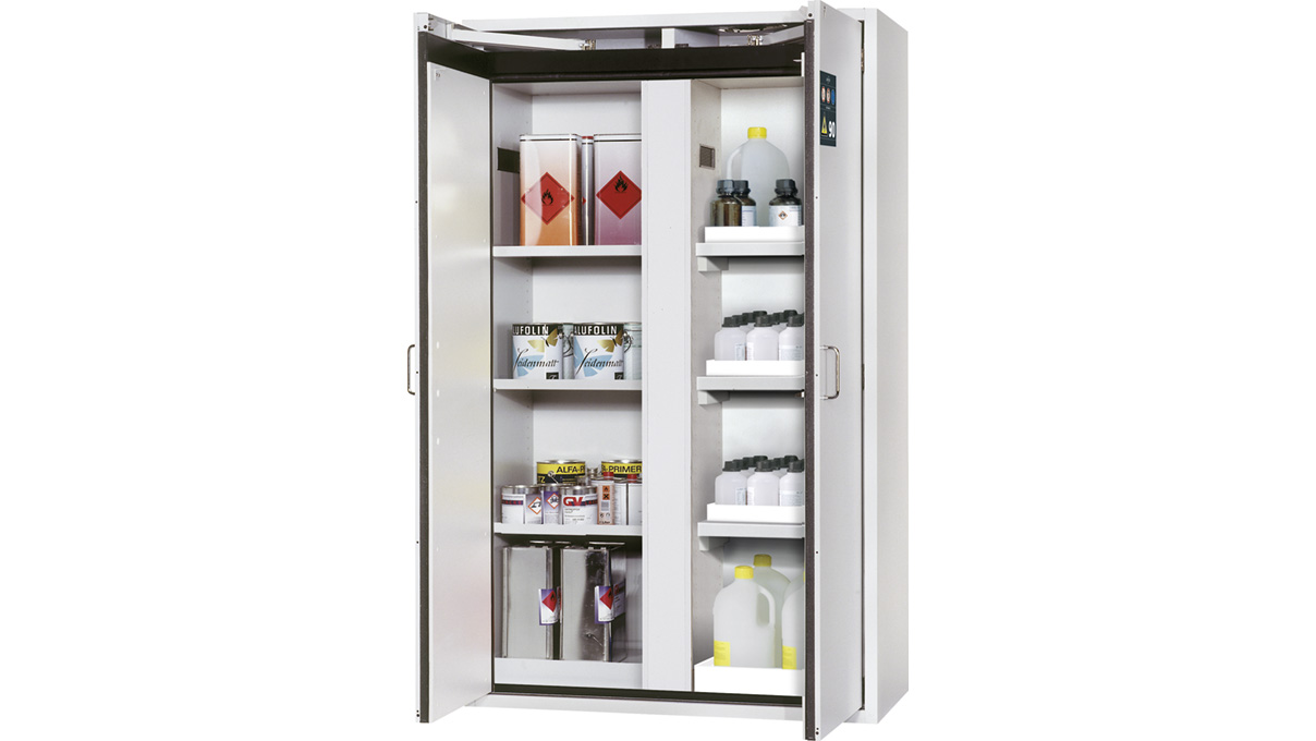 Sicherheitsschrank Typ 90, Lichtgrau, Breite 119,6 cm, 2 Flügeltüren, 2 Fachböden, 2 Auszugswannen, 1
Lochblech, 1 Bodenauffangwanne