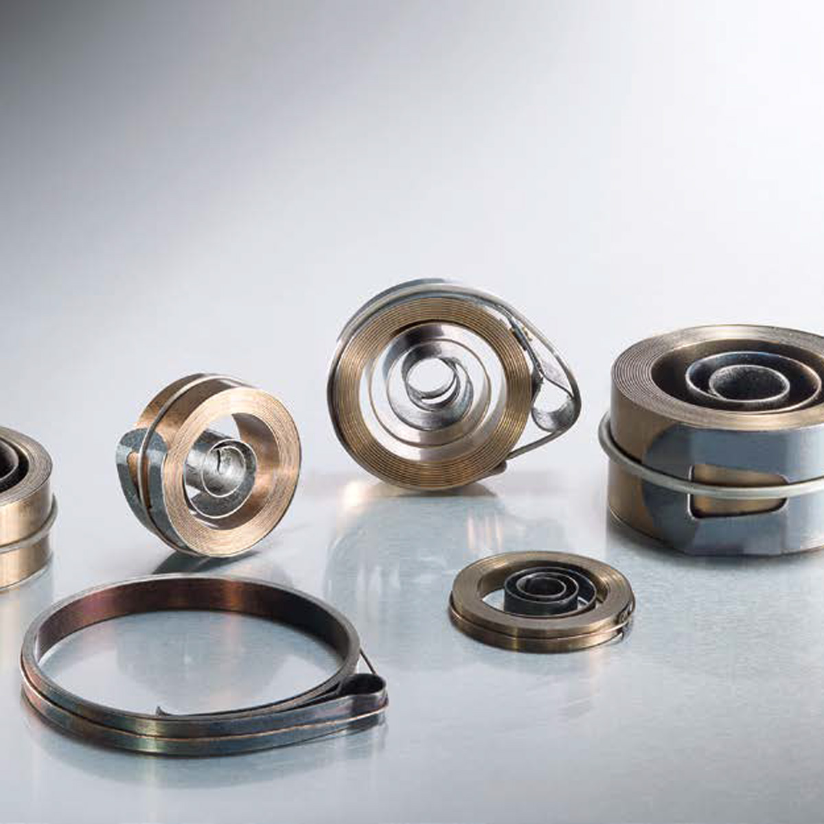 Zugfedern für Großuhren