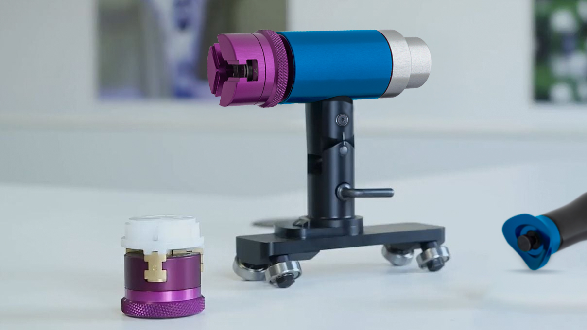 Lapidierschlitten inklusive zusätzlichem Handgriff zum Wechseln, mit Clip-System zum
schnellen Wechsel des Universalfutters (inkl. Universalfutter, ohne Spannbacken)