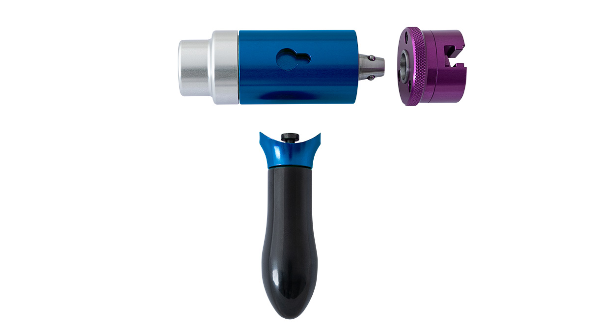 Lapidierschlitten inklusive zusätzlichem Handgriff zum Wechseln, mit Clip-System zum
schnellen Wechsel des Universalfutters (inkl. Universalfutter, ohne Spannbacken)