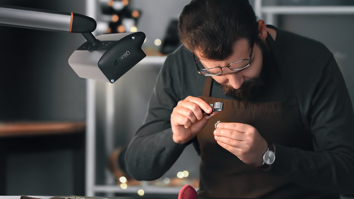 Veritas VL-30.BT Arbeitsplatzleuchte für Goldschmiede und Gemologen, Ideale Lichtkombination durch
drei unabhängig kombinierbare Farbtemperaturen (6.000, 4.000, 3.000 K), inkl. Klemmsockel OX210