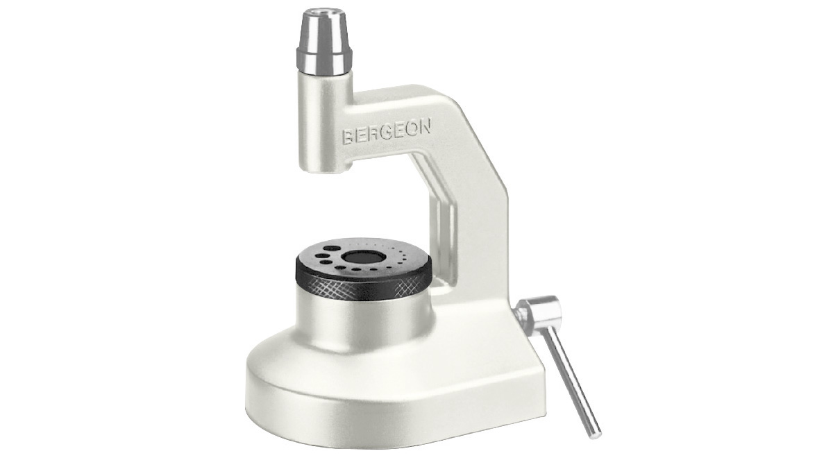 Bergeon 15285-B Triebnietwerkzeug mit 50 Punzen, ohne Sockel, im Koffer