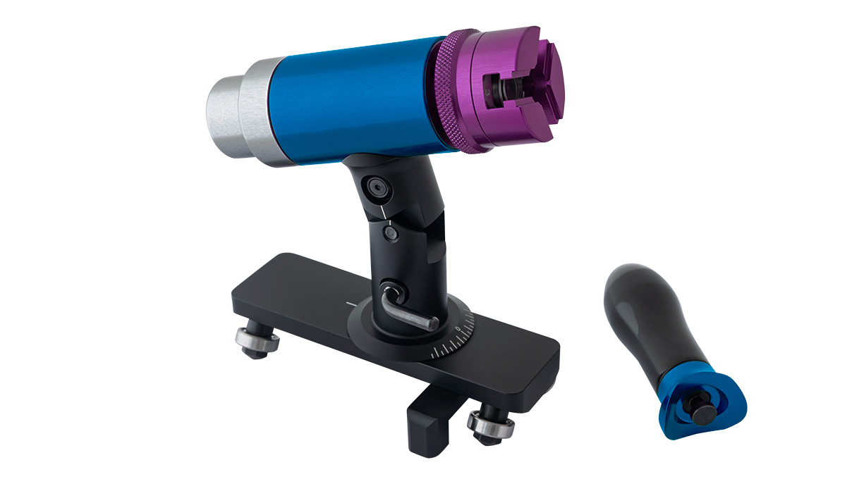 Lapidierschlitten inklusive zusätzlichem Handgriff zum Wechseln, mit Clip-System zum
schnellen Wechsel des Universalfutters (inkl. Universalfutter, ohne Spannbacken)